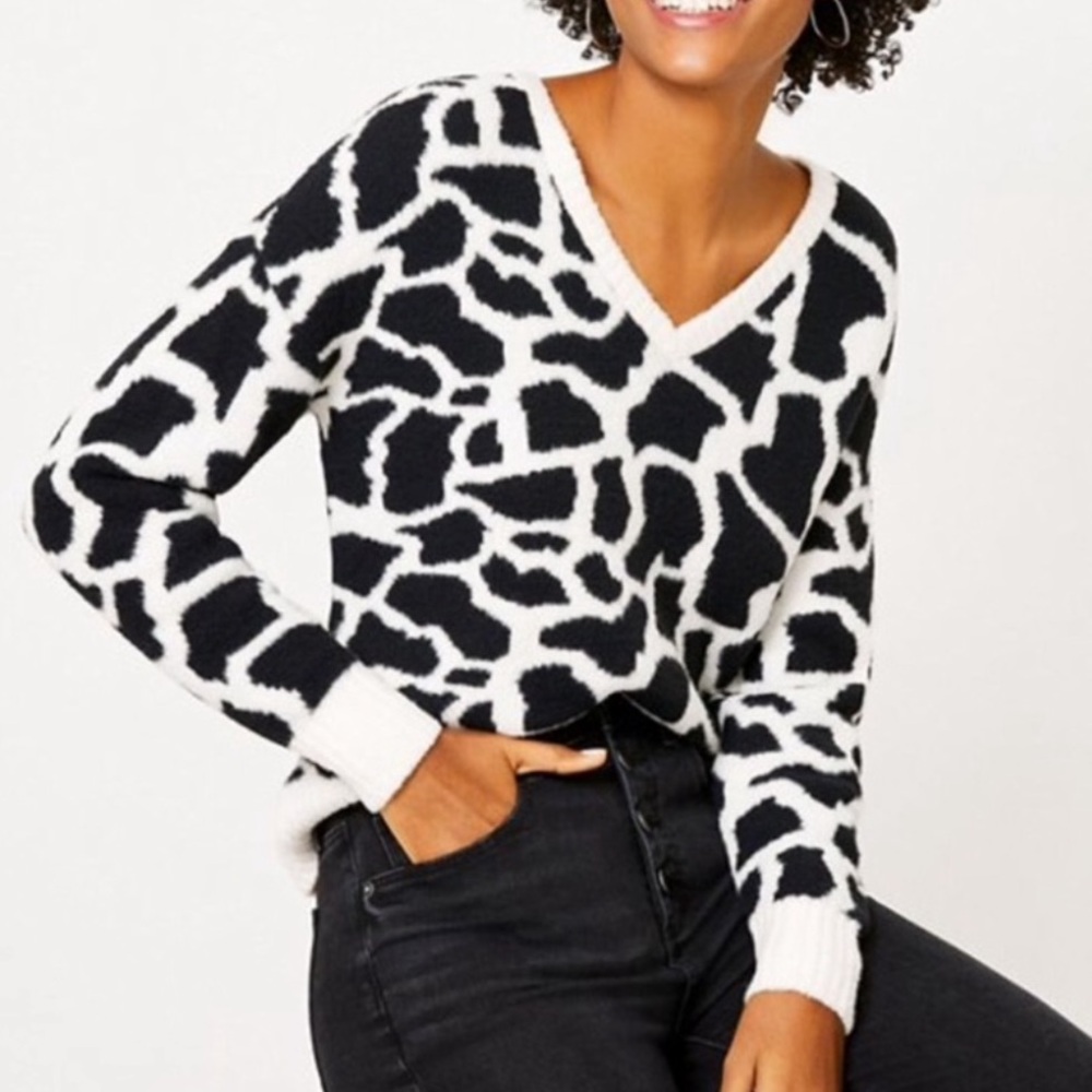 LOFT Women’s Small Black White Spotter Animal Print V-Neck Knit Sweater Soft